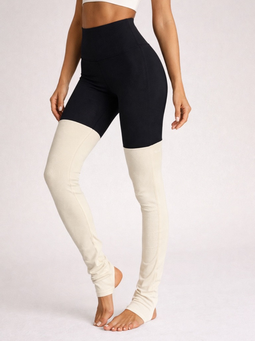 ALO SOLD OUT perfect condition worn a couple times color block leggings!!RARE